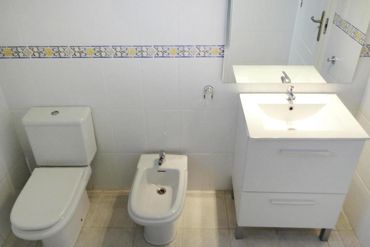 Nhà nghỉ Holiday Home, *